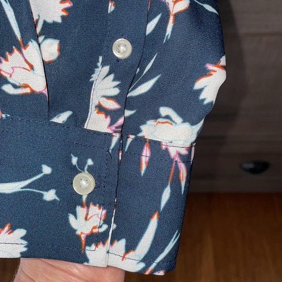 Banana Republic blouse, size medium - Picture 5 of 6